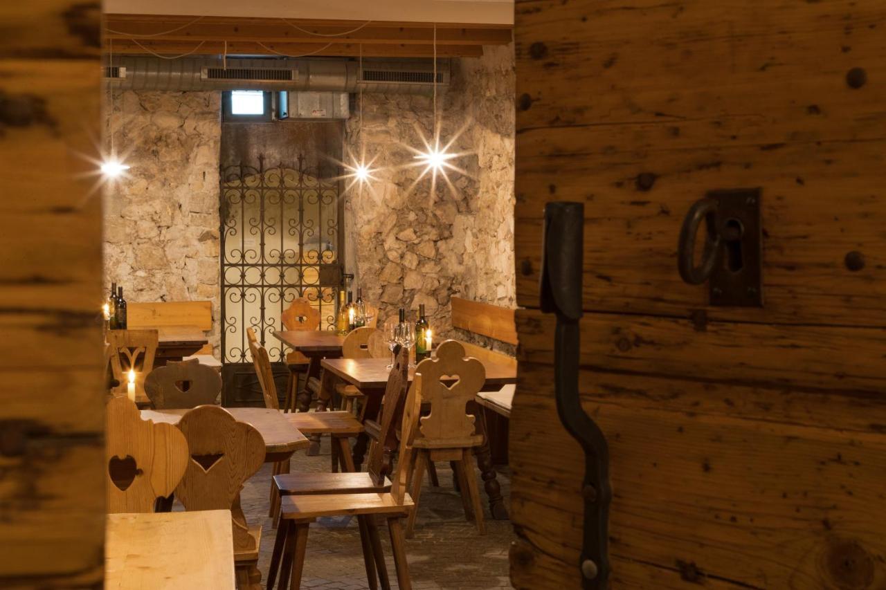Hotel Teutschhaus Cortina Sulla Strada del Vino Екстериор снимка