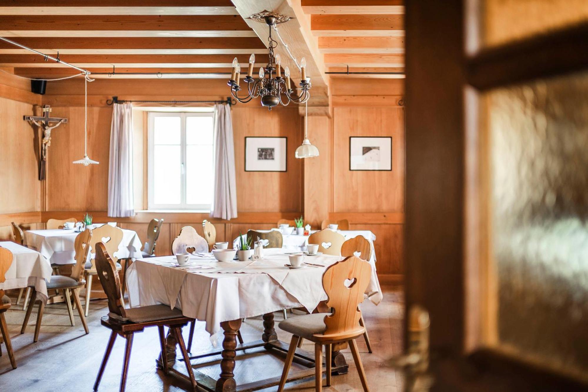 Hotel Teutschhaus Cortina Sulla Strada del Vino Екстериор снимка