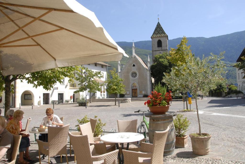 Hotel Teutschhaus Cortina Sulla Strada del Vino Екстериор снимка
