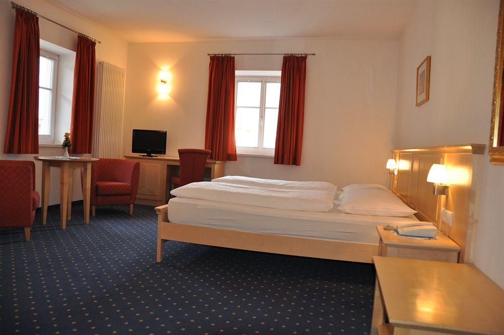 Hotel Teutschhaus Cortina Sulla Strada del Vino Екстериор снимка