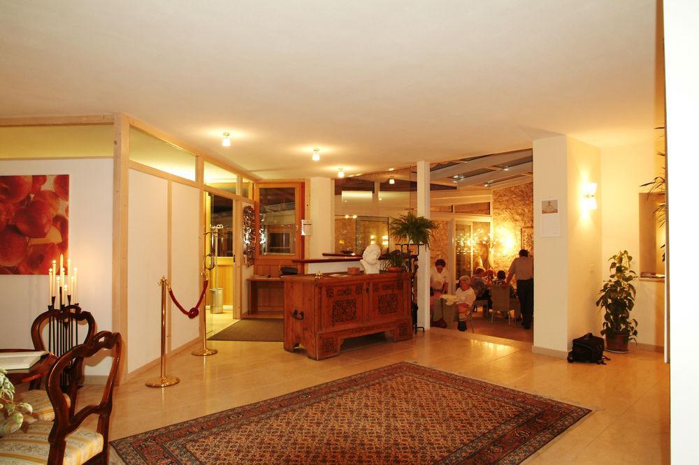 Hotel Teutschhaus Cortina Sulla Strada del Vino Екстериор снимка