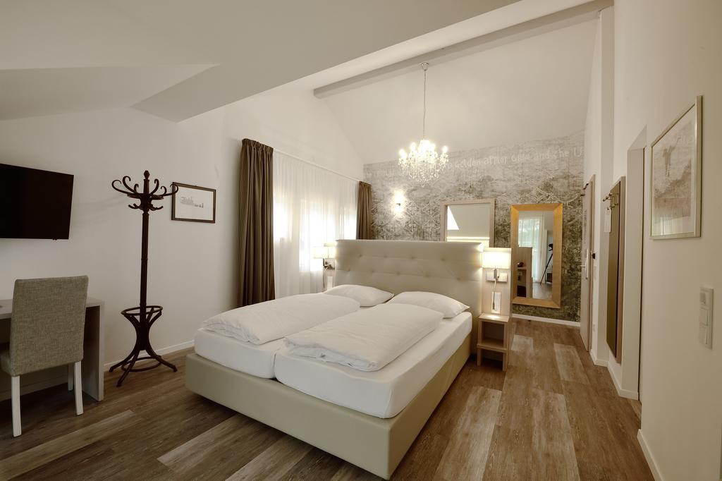Hotel Teutschhaus Cortina Sulla Strada del Vino Екстериор снимка